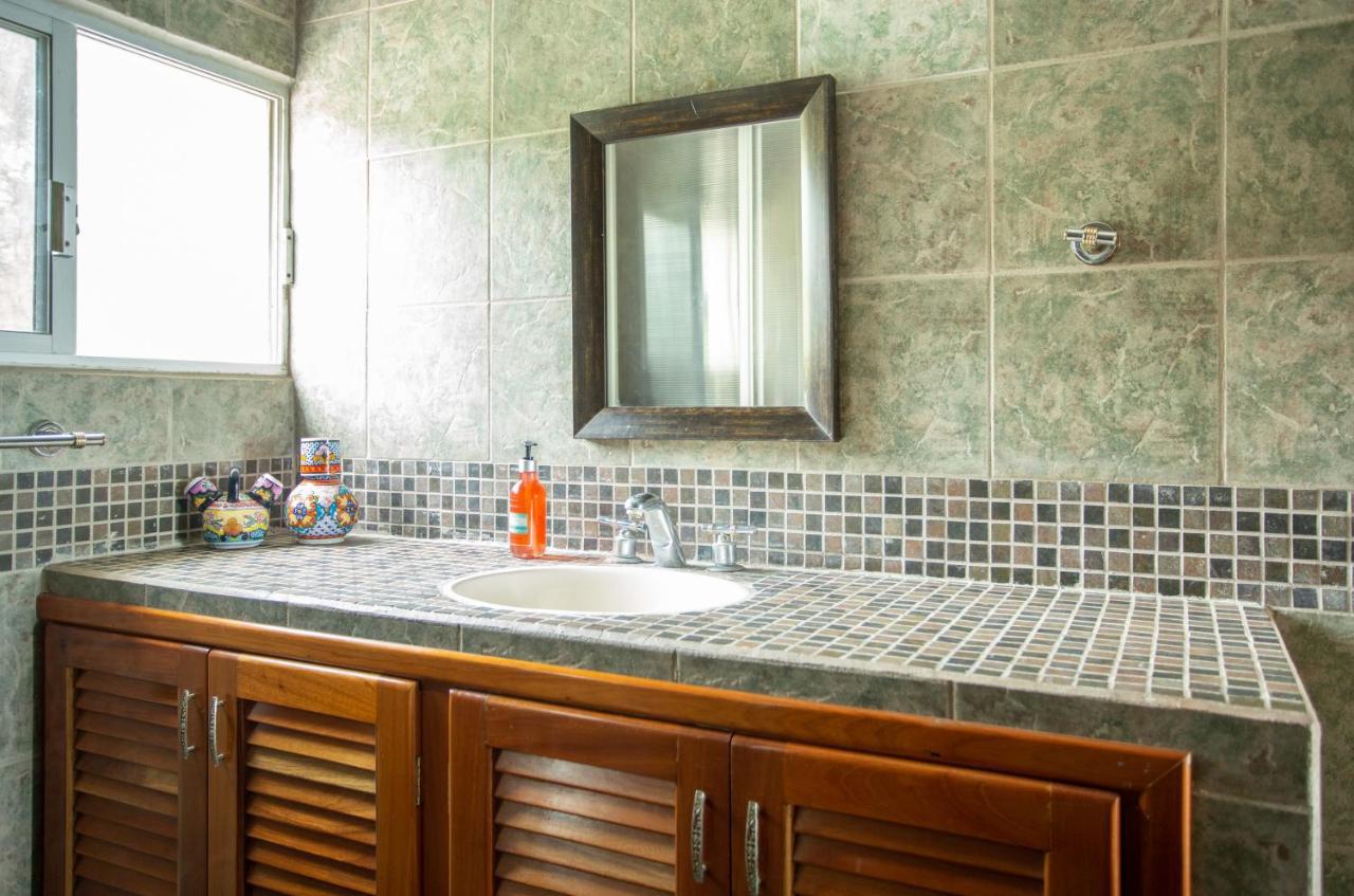 Casa Sol Y Luna Bacalar Bed & Breakfast Ngoại thất bức ảnh